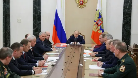 Putin, Rusya Güvenlik Konseyi ile kamu güvenliğine yönelik tehditleri görüştü