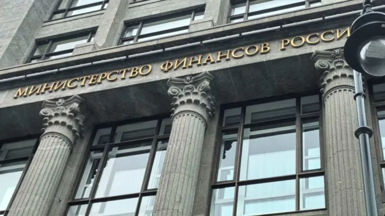 Rusya’da bütçe açığı artan harcamalarla 4,2 trilyon rubleye çıktı