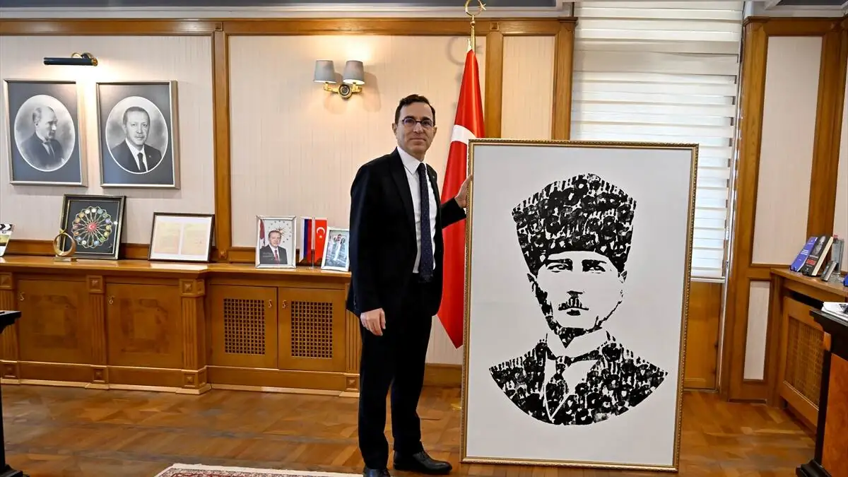 Rusyadaki_Turk_cocuklari_Ataturk_portresini_yapti-09112025-6