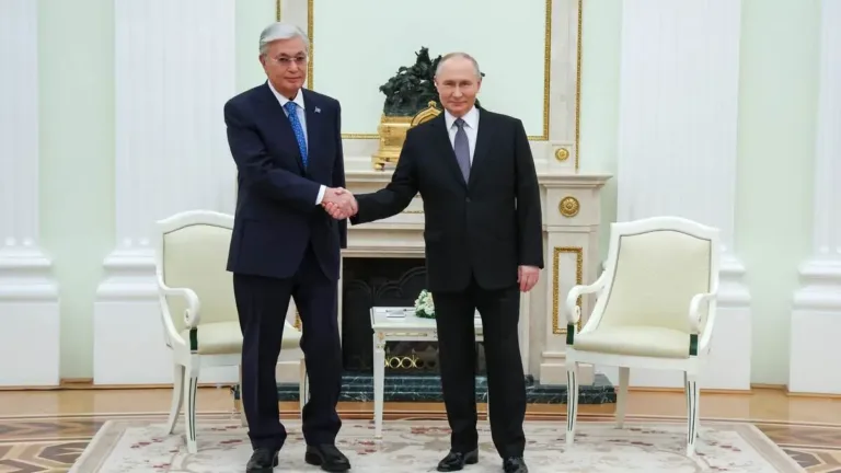 Putin ve Tokayev, kapsamlı ortaklık ve müttefiklik beyannamesi imzaladı