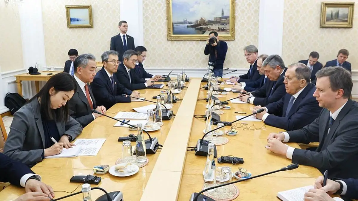 Çin Dışişleri Bakanı Vang, Şoygu ve Lavrov ile bir araya geldi