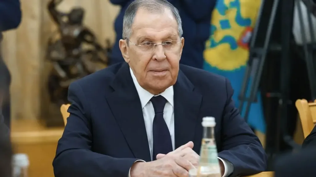 Lavrov: Avrupa üçlüsünün büyükelçileri yeni bir şey söylemedi