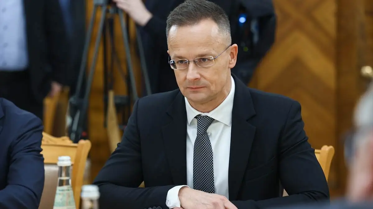 Macaristan’dan Londra ve Paris’e sert uyarı: Avrupa’yı savaşa sürükleyebilirler