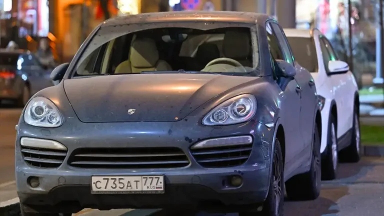 Rusya’da yüzlerce Porsche sahibi araçlarını çalıştırmakta sorun yaşadı