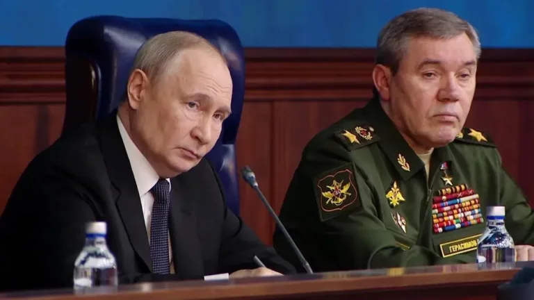 Putin, Rus askeri sanayi alanında yapay zekanın entegre edilmesi gerektiğini belirtti