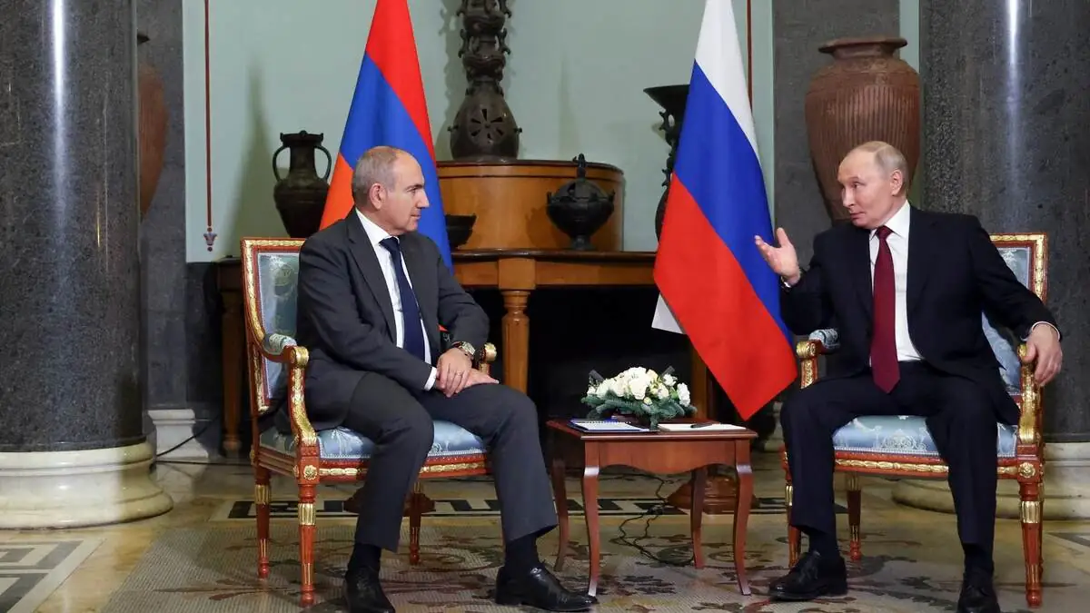 Putin ile Paşinyan, Güney Kafkasya'da demir yollarının onarılması konusunu görüştü