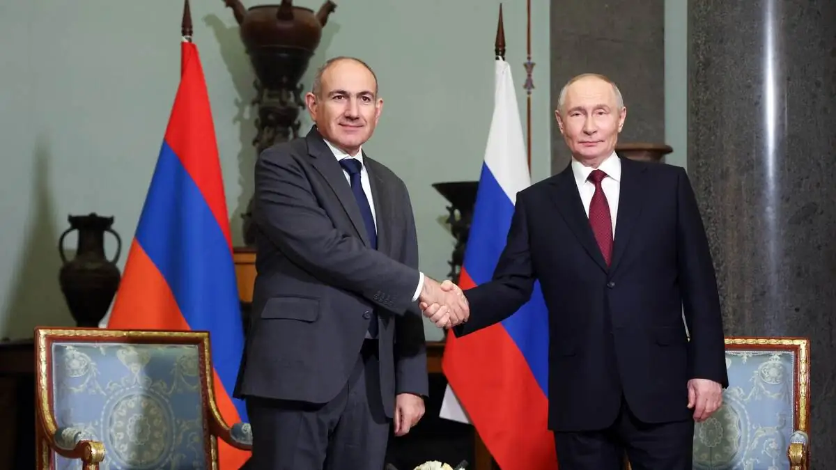 Putin ile Paşinyan, Güney Kafkasya’da demir yollarının onarılması konusunu görüştü