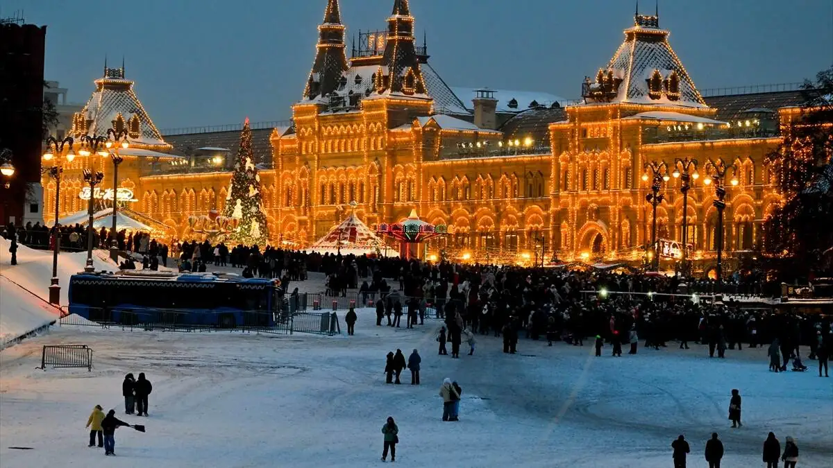 Kizil_Meydan_Moskova_kar_kis_Rus_halki-05012026-10