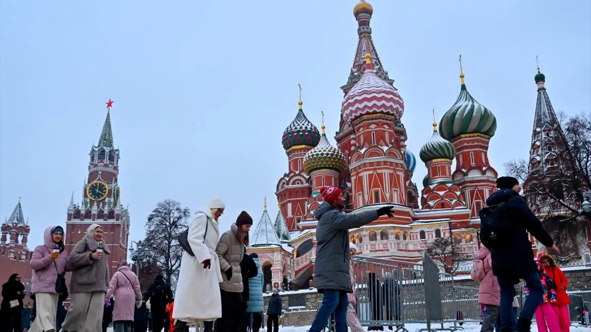 Kizil_Meydan_Moskova_kar_kis_Rus_halki-05012026-11