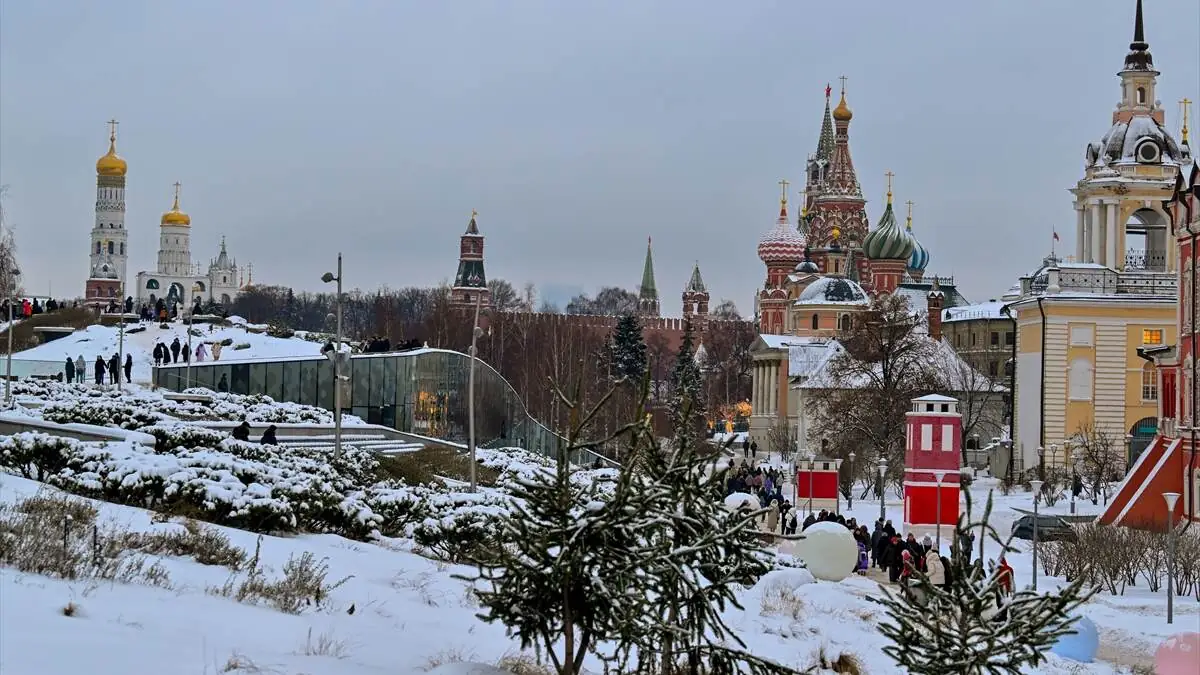 Kizil_Meydan_Moskova_kar_kis_Rus_halki-05012026-12