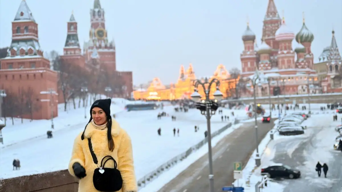 Kizil_Meydan_Moskova_kar_kis_Rus_halki-05012026-13