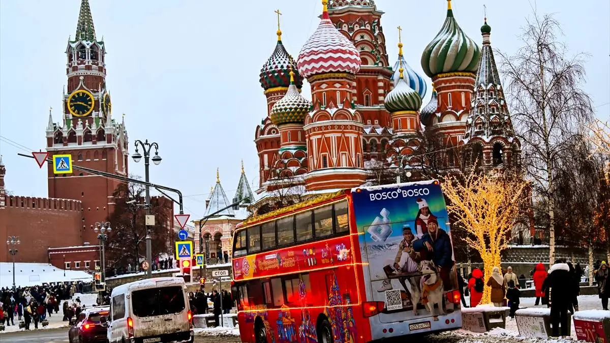 Kizil_Meydan_Moskova_kar_kis_Rus_halki-05012026-14