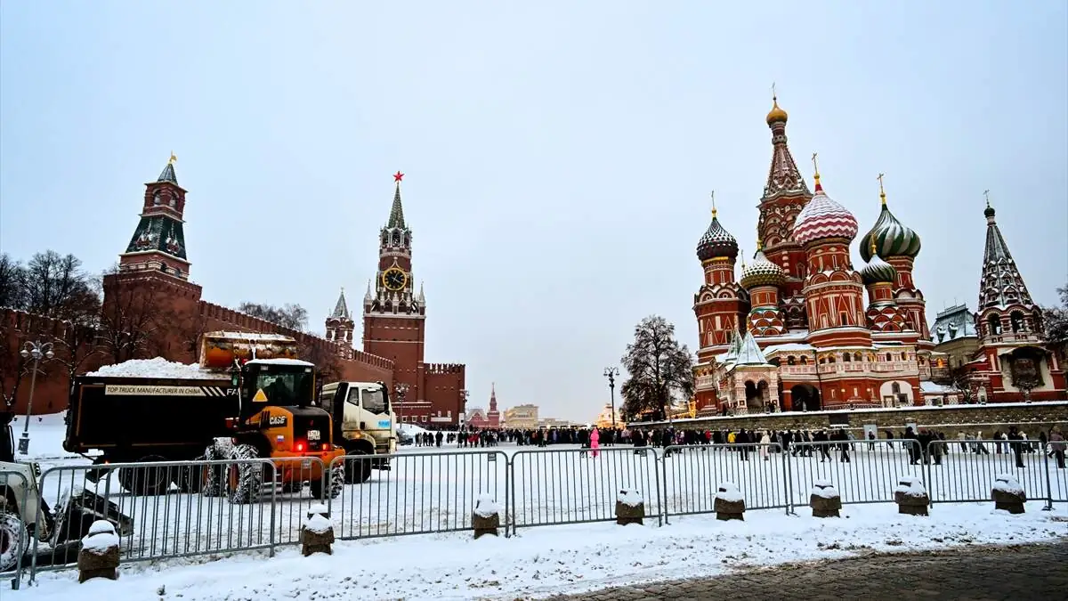 Kizil_Meydan_Moskova_kar_kis_Rus_halki-05012026-2