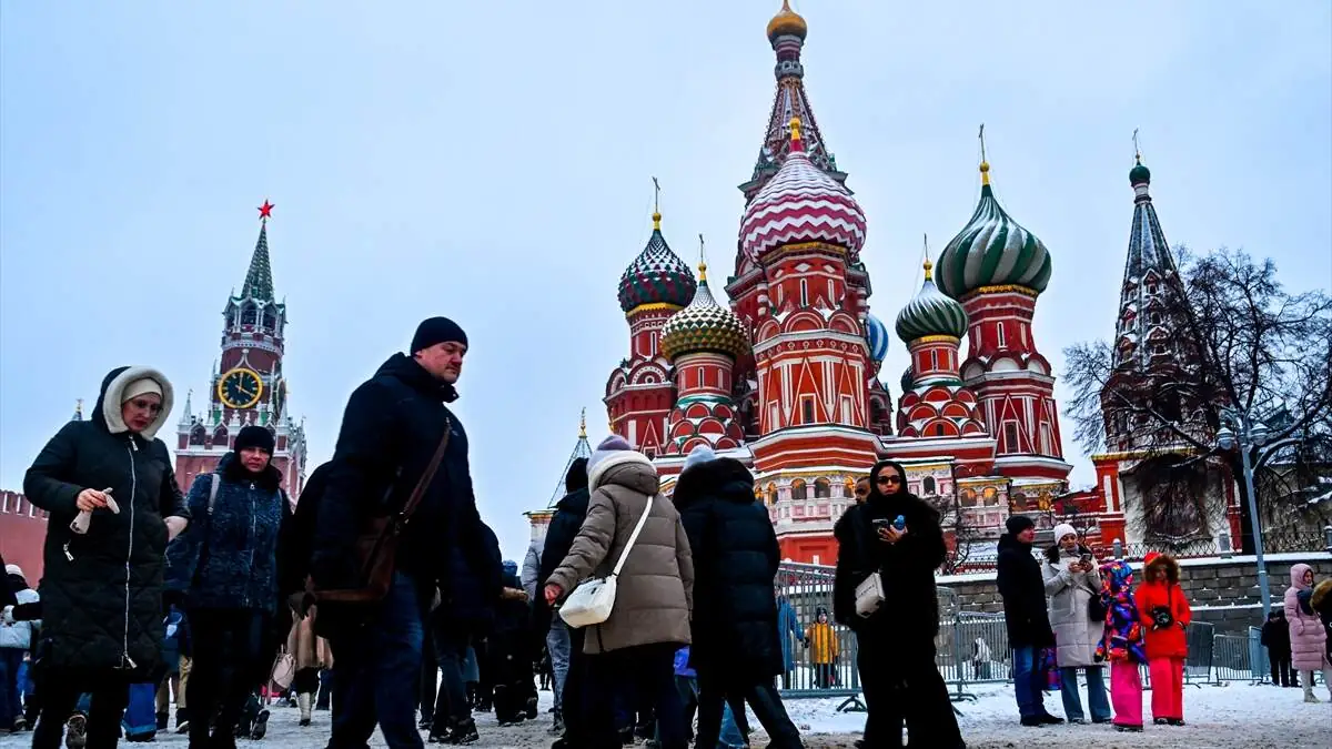 Kizil_Meydan_Moskova_kar_kis_Rus_halki-05012026-21