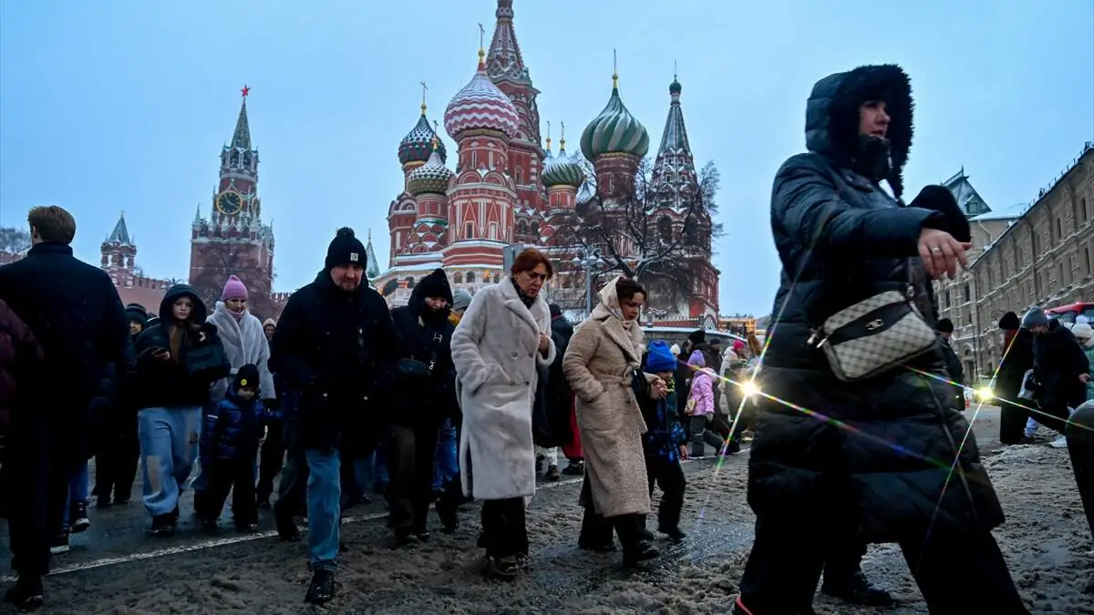 Kizil_Meydan_Moskova_kar_kis_Rus_halki-05012026-24