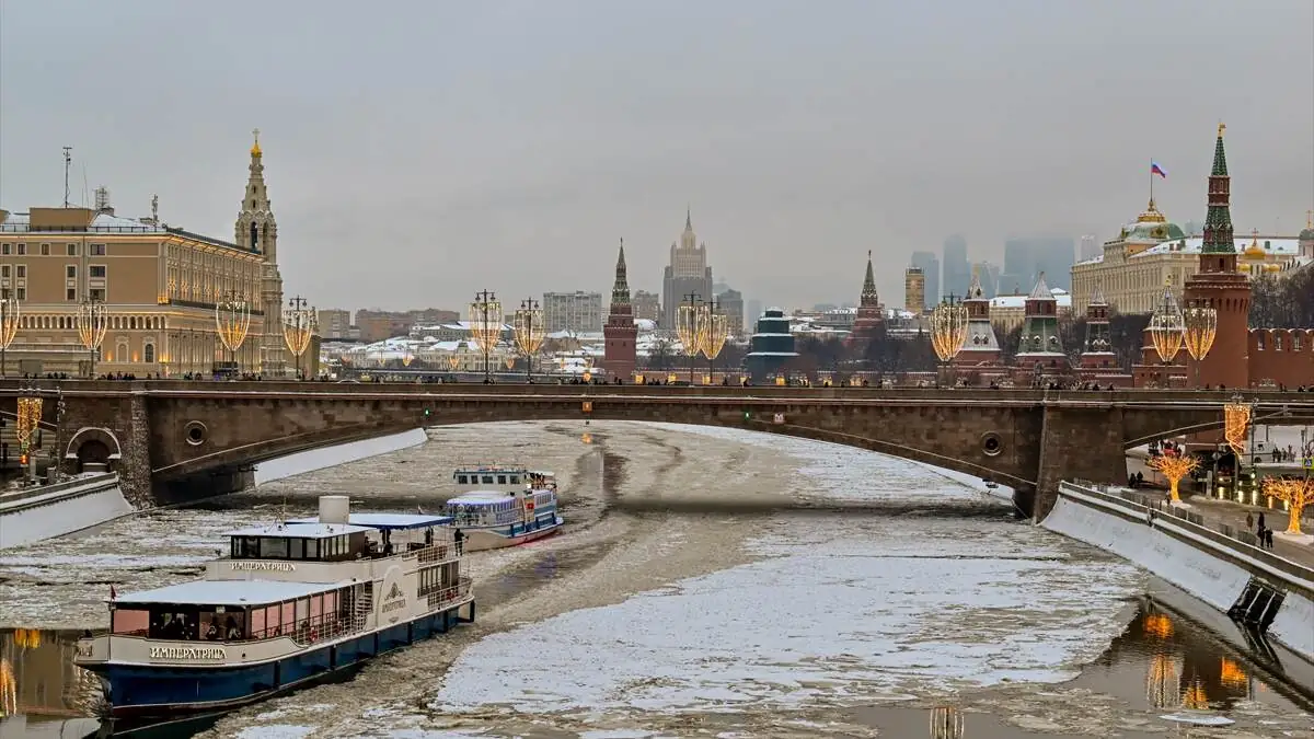 Kizil_Meydan_Moskova_kar_kis_Rus_halki-05012026-3