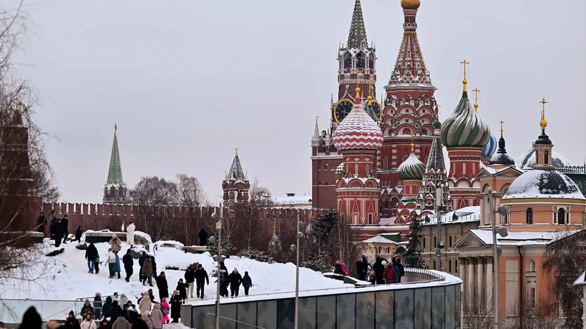 Kizil_Meydan_Moskova_kar_kis_Rus_halki-05012026-5