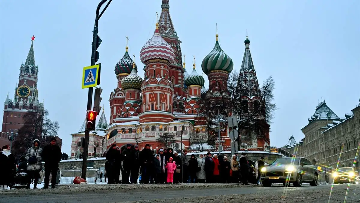 Kizil_Meydan_Moskova_kar_kis_Rus_halki-05012026-6