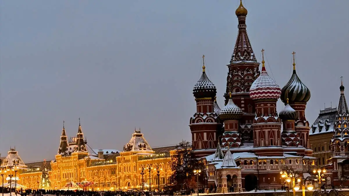 Kizil_Meydan_Moskova_kar_kis_Rus_halki-05012026-7