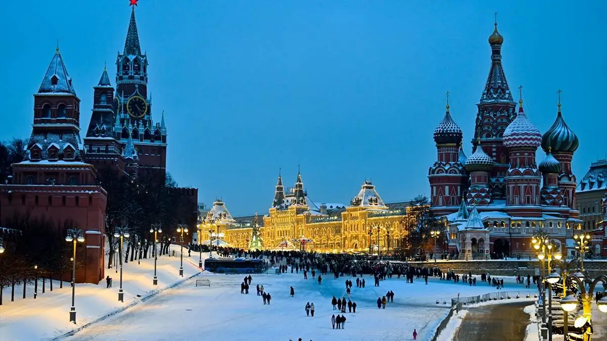 Kizil_Meydan_Moskova_kar_kis_Rus_halki-05012026-9