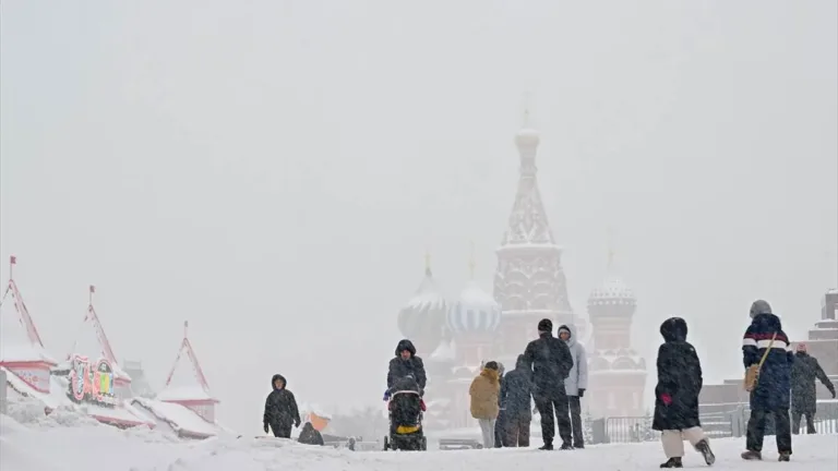Moskova’da kuvvetli kar ve tipi uyarısı