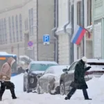 Moskova’da otomobiller için kar temizleme hizmetleri yaygınlaştı