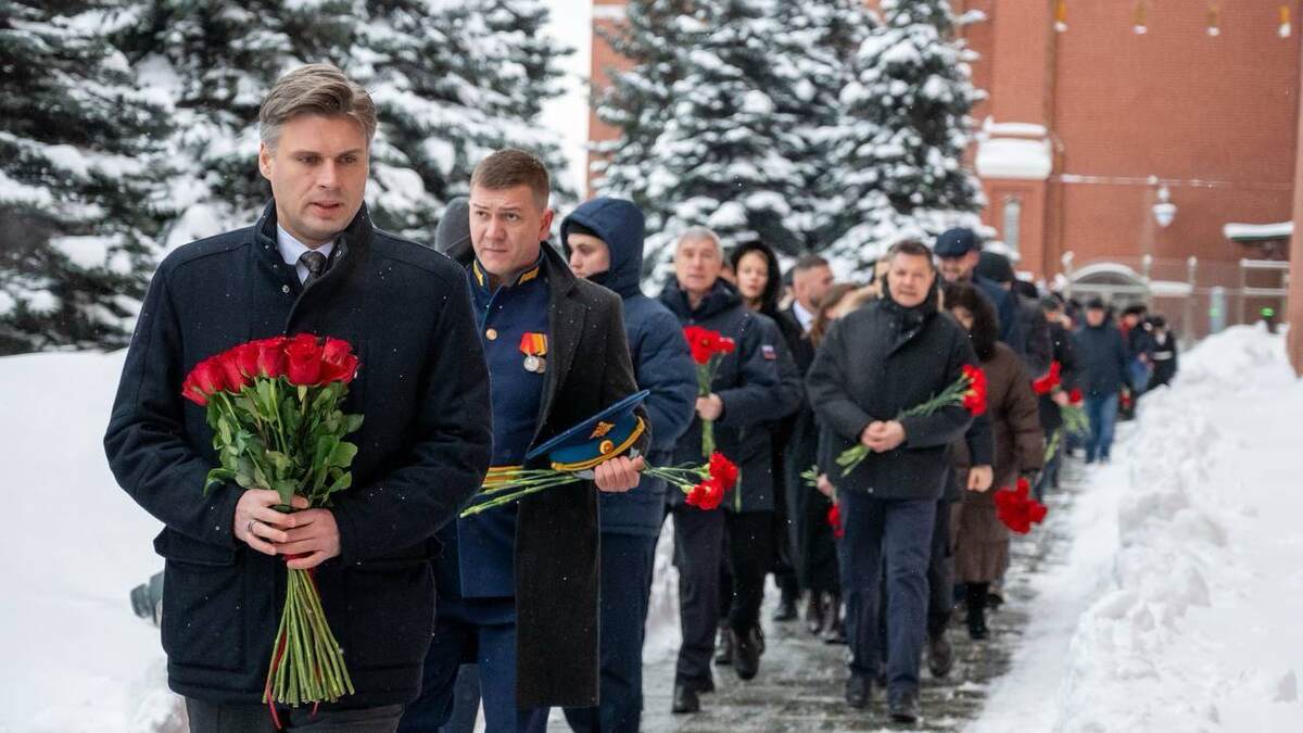 Kremlin Duvarı’nda iki efsane: Korolyov ve Gagarin