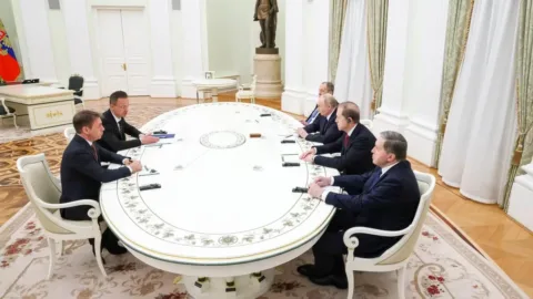 Szijjarto, Kremlin’de Putin’e Rusça teşekkür etti