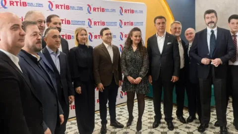 Moskova’da bayram buluşması: Türk iş dünyası Arkadia’da kenetlendi