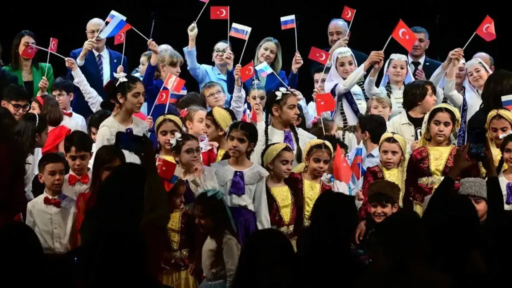 Moskova’da 23 Nisan Ulusal Egemenlik ve Çocuk Bayramı haftasında “Uluslararası Çocuk Şenliği” yapıldı