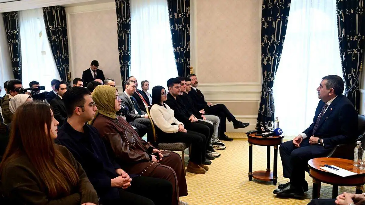 Milli Eğitim Bakanı Tekin, Rusya'da MEB burslu Türk öğrencilerle bir araya geldi: