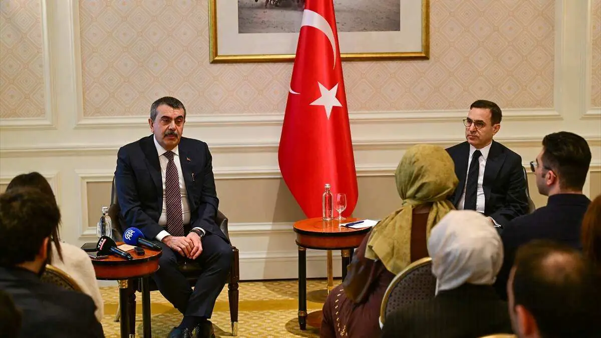 Milli Eğitim Bakanı Tekin, Rusya'da MEB burslu Türk öğrencilerle bir araya geldi: