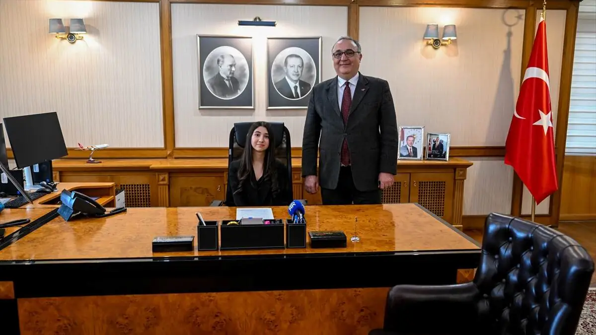 Moskova Büyükelçisi Bilgiç’in koltuğu 23 Nisan’da 13 yaşındaki çocuğa devredildi