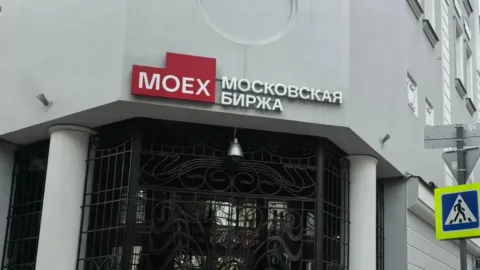Moskova Borsası vadeli işlemlerde sabah seansını erkene alıyor