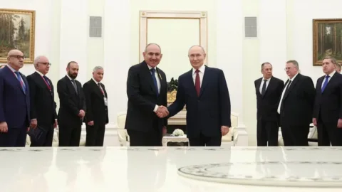 Paşinyan’dan Putin’e Ermenistan-Azerbaycan barış süreci için teşekkür