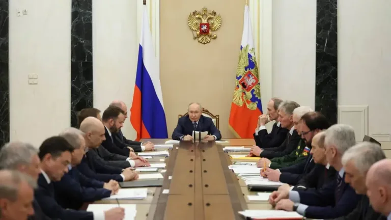 Putin: Rusya ekonomisi uzun yıllardır ciddi sınamalar altında çalışıyor