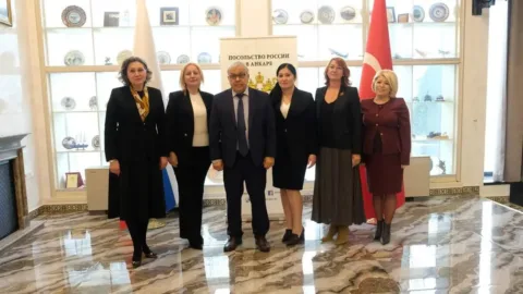 Rusya’nın Ankara Büyükelçisi Verşinin, Türkiye’de yaşayan Rus vatandaşlarıyla buluştu