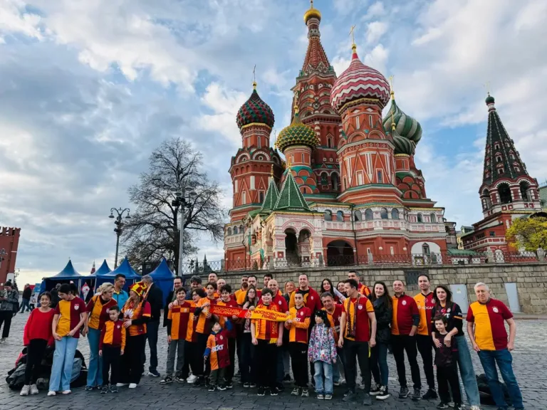 Galatasaraylılar şampiyonluğu Kızıl Meydan’da kutladı