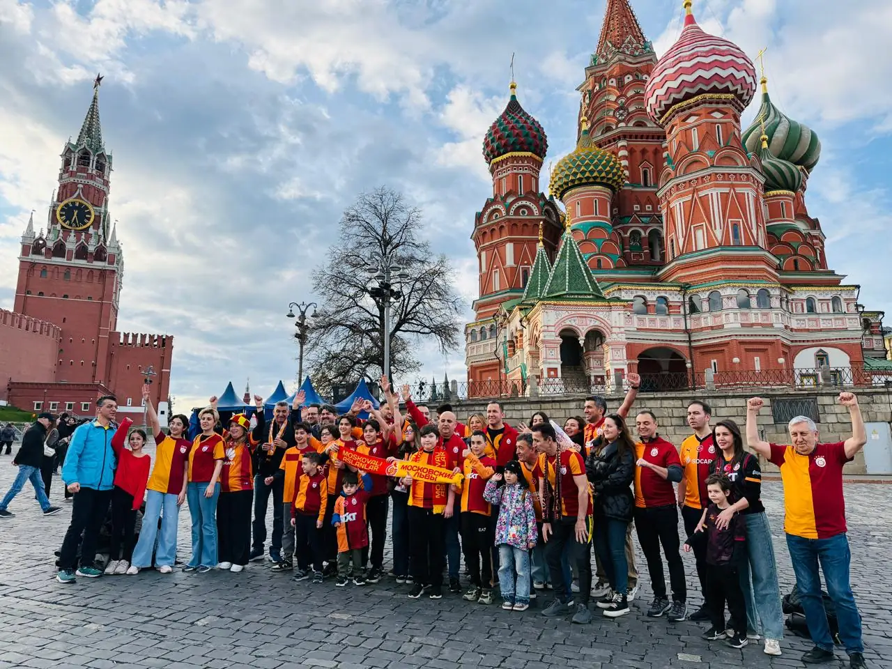 Galatasaraylılar şampiyonluğu Kızıl Meydan’da kutladı