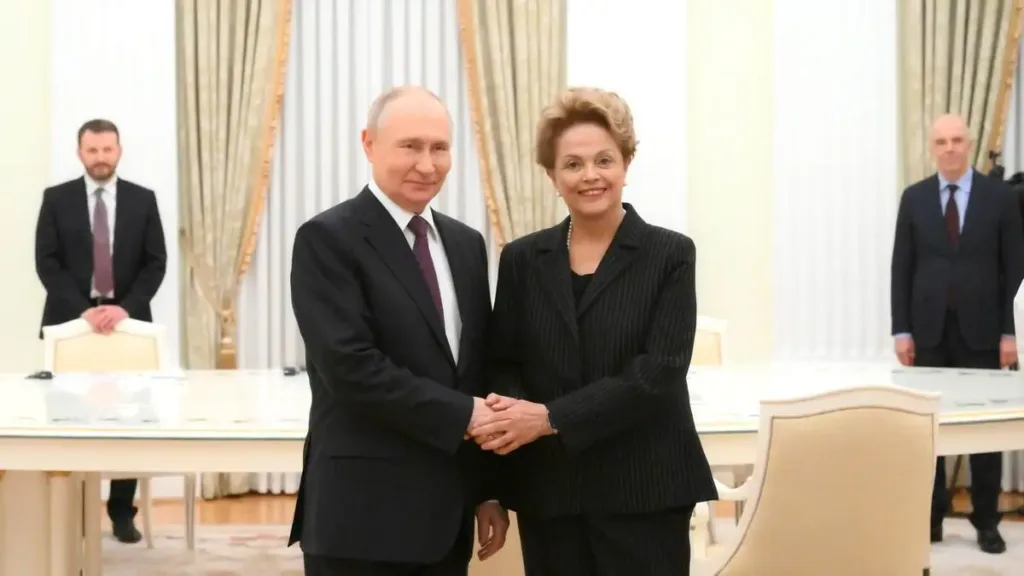 Putin, Rousseff ile BRICS Yeni Kalkınma Bankasının faaliyetlerini görüştü