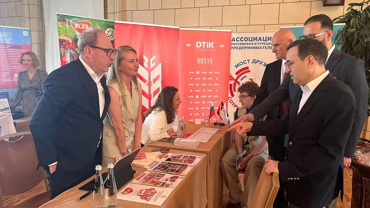 Moskova'da Kariyer Günlerinde Türk firmaları öğrencilere kapılarını açtı
