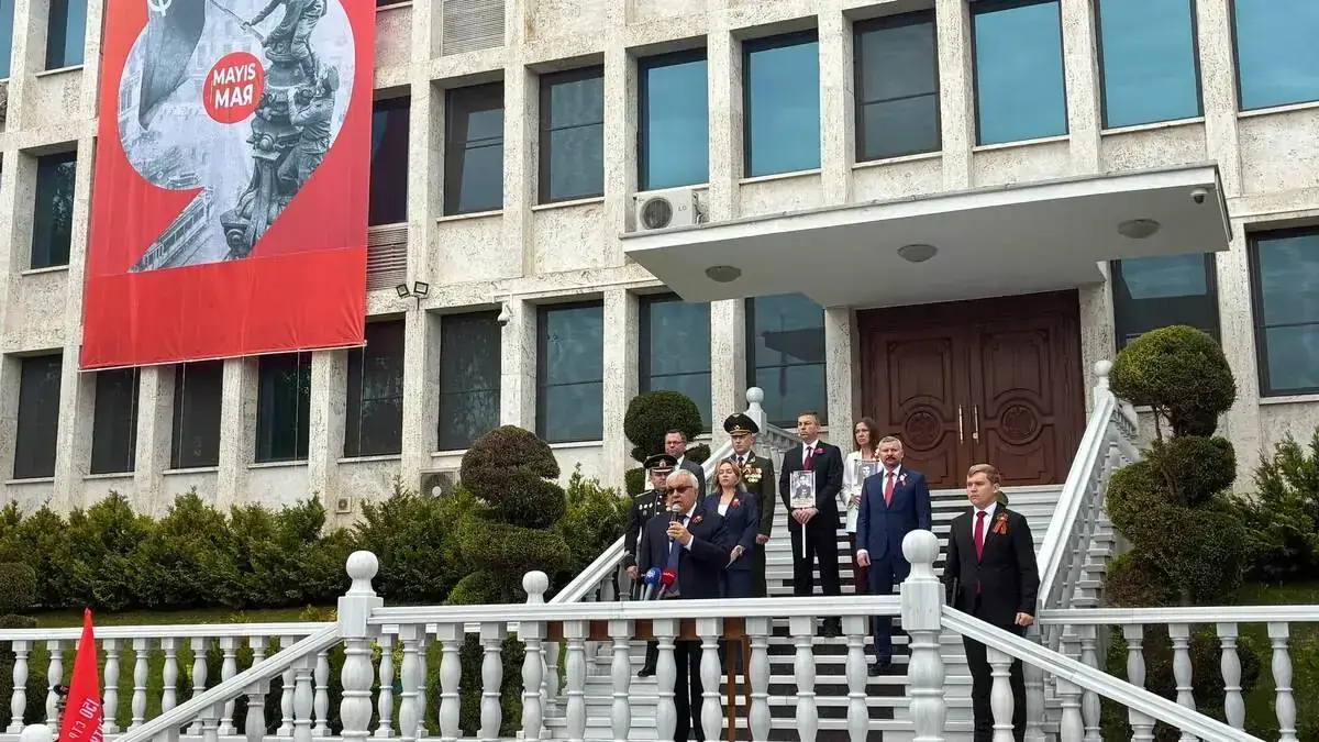 Rusya’nın Ankara Büyükelçiliği’nde “Ölümsüz Alay” yürüyüşü düzenlendi