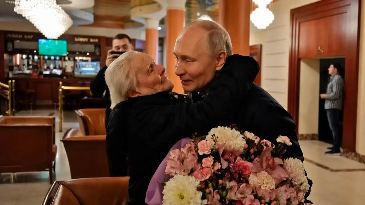 Putin, okul öğretmenini Moskova’da misafir etti