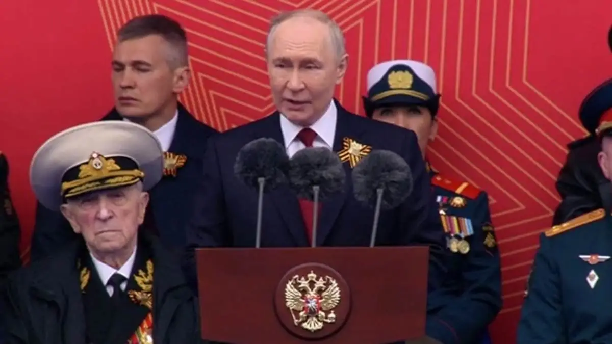Putin Kızıl Meydan’daki Zafer Günü töreninde konuştu