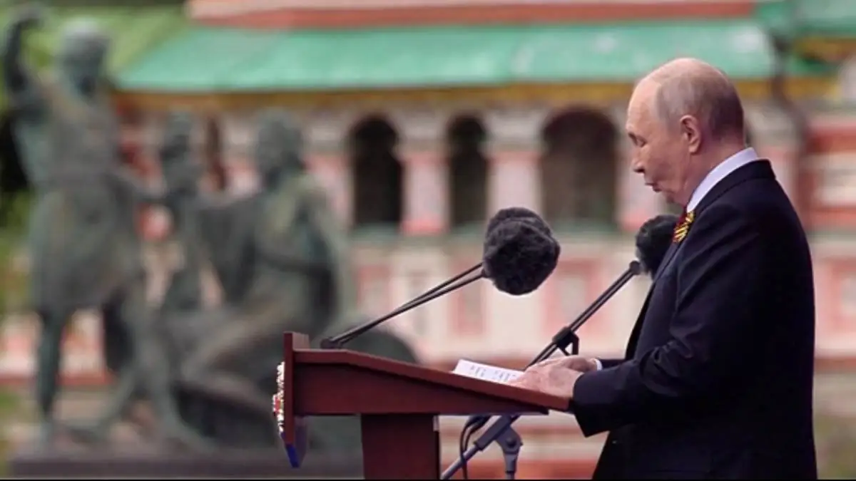 Putin Kızıl Meydan’daki Zafer Günü töreninde konuştu