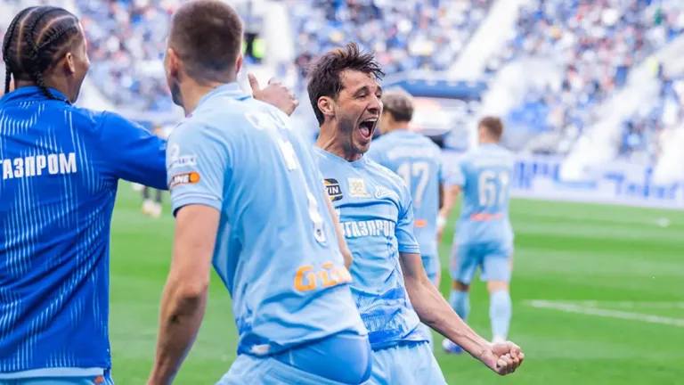 Zenit, son dakikalarda gelen golle maç fazlası ile lider oldu