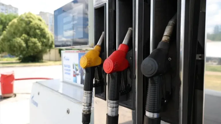 Rusya’da “Euro-2” benzin ve dizel yakıt üretimine izin gündemde
