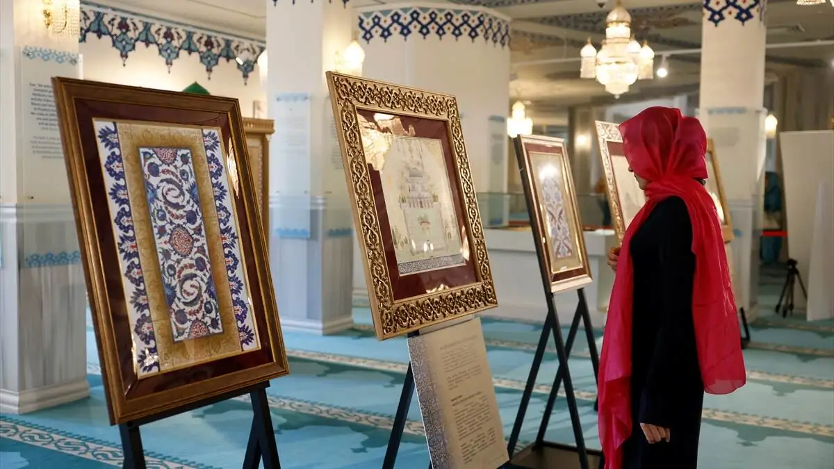 Rusya’da Osmanlı camilerini tezhip ve minyatürle anlatan sergi açıldı
