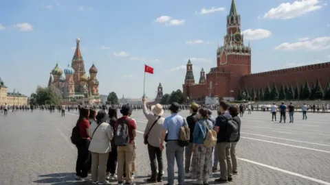 Kızıl Meydan’da Türk turist yoğunluğu: Rusya’da yeni pazar Türkiye
