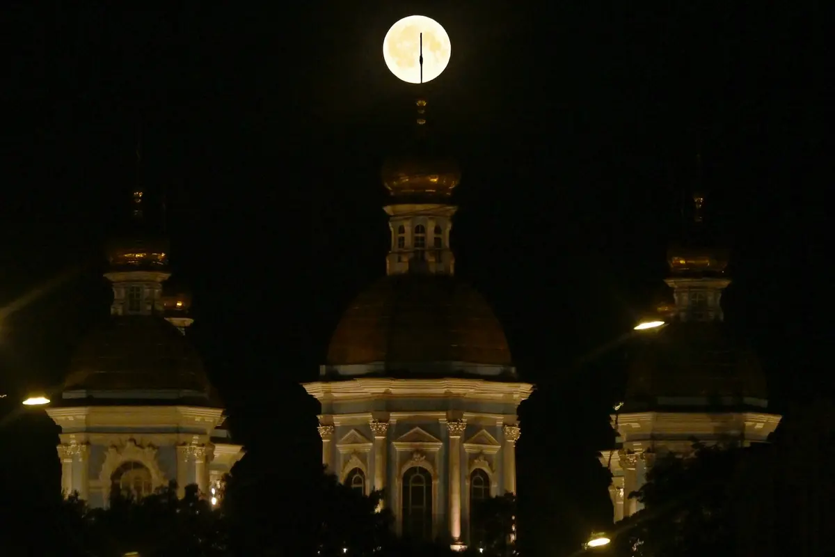 rusya-nin-st-petersburg-kentinde-aksam-aa-2026-07-30-08